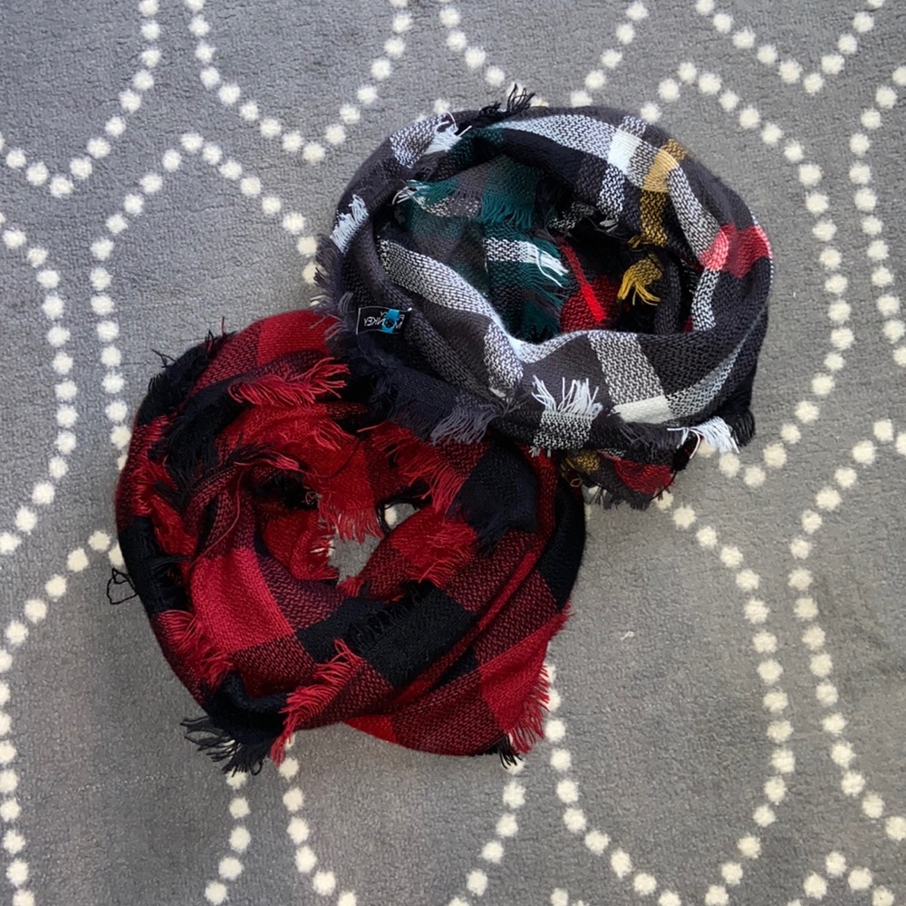 Light weight infinity scarf